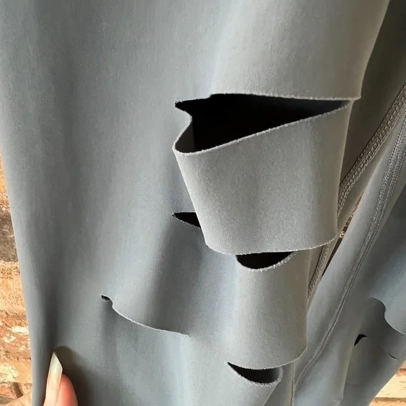 ALO YOGA GRAY RIPPED HIGH WAIST WARRIOR LEGGING - Picture 4 of 6